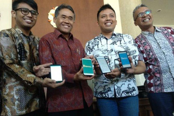  Mahasiswa UGM meluncurkan aplikasi Bantu.