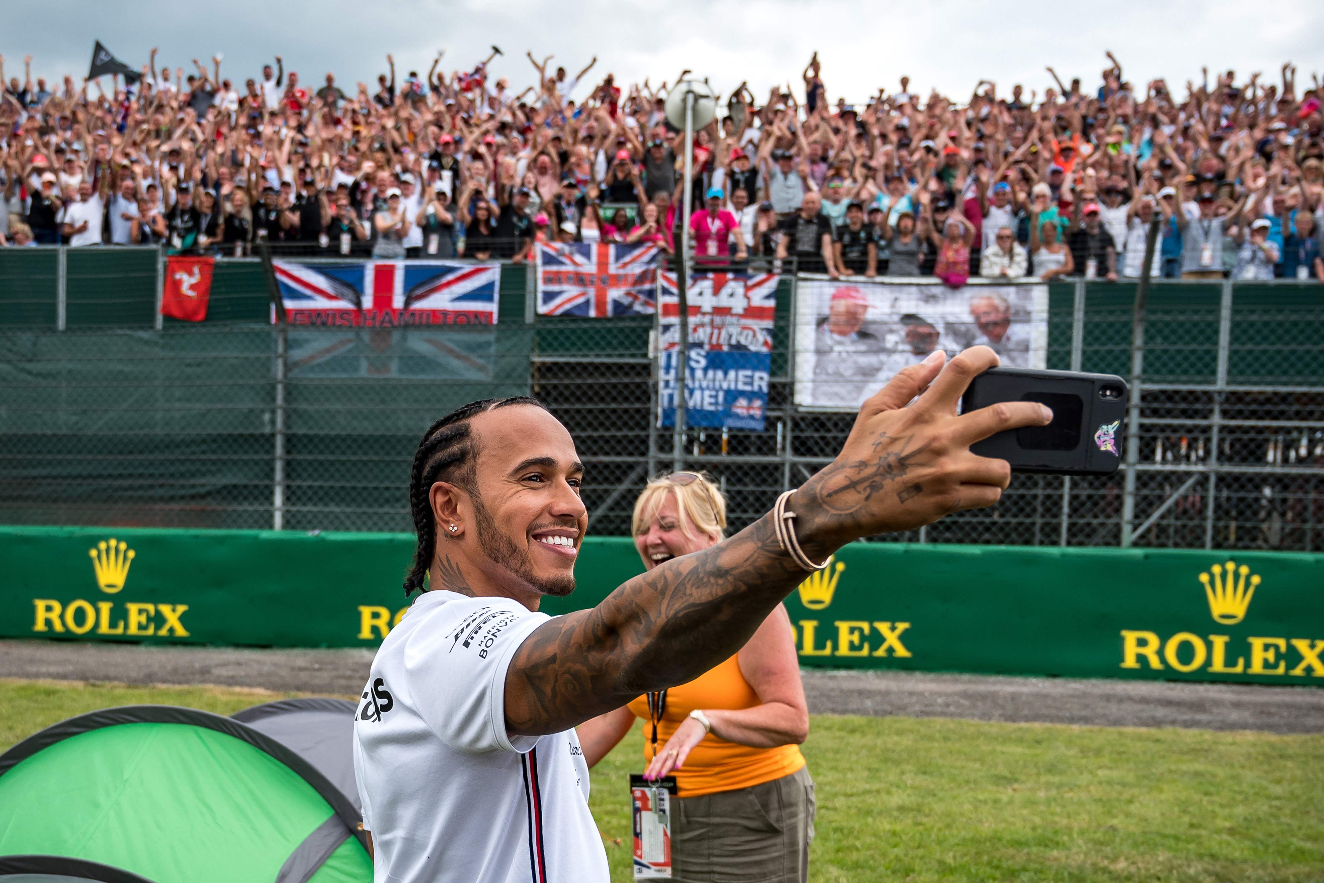 Lewsi Hamilton  berambisi untuk memenangi Grand Prix di sirkuit Silverstone, Inggris.