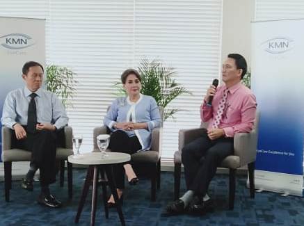 Aritis senior Widyawati (tengah)