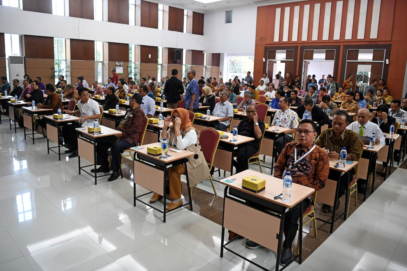  Peserta bersiap mengikuti tes psikologi seleksi calon pimpinan KPK, di Pusdiklat Kementerian Sekretariat Negara, Cilandak, Jakarta.