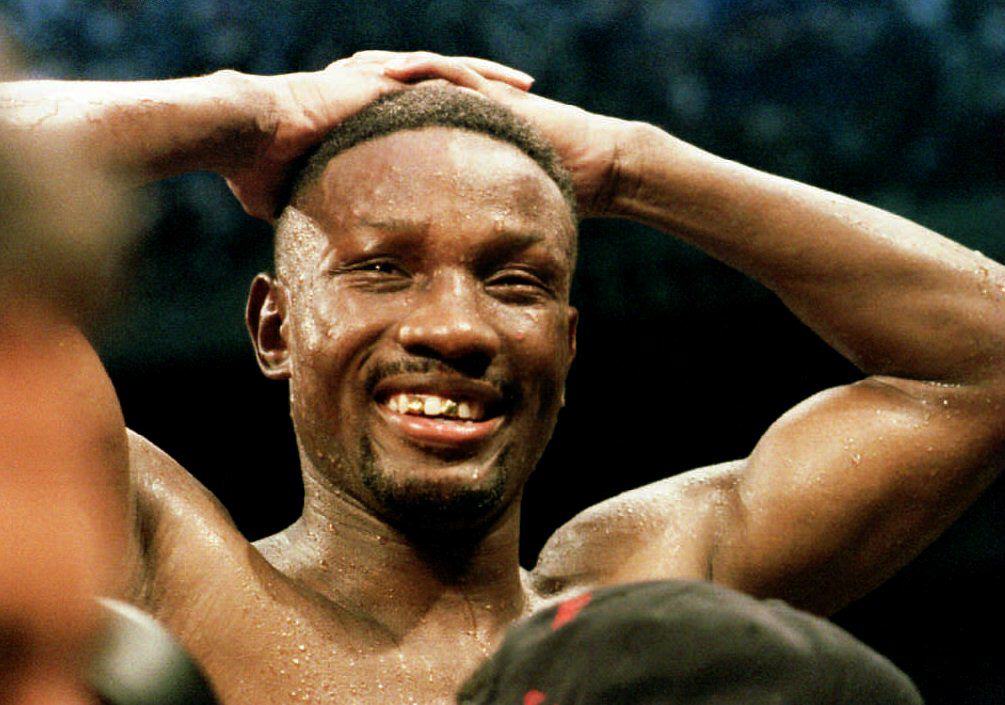 Pernell Whitaker saat mempertahankan gelar juara dunia kelas welter WBC pada 10 September 1993.