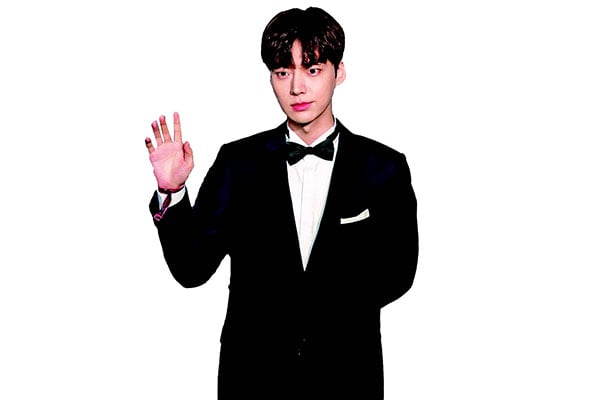 Aktor drama Korea Park Seo-joon, juga membintangi drama yang terkenal, seperti She Was Pretty.