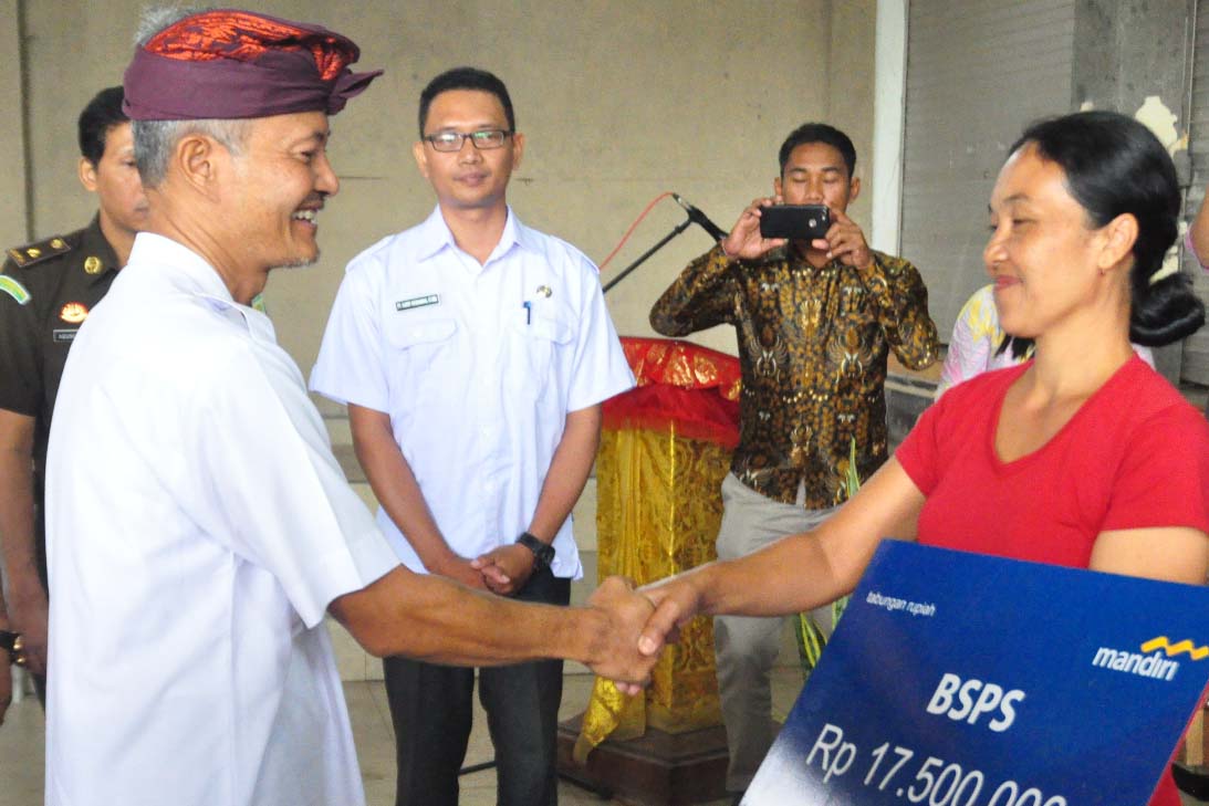 Kemen PUPR Serahkan Bantuan 395 Unit Rumah di Tabanan