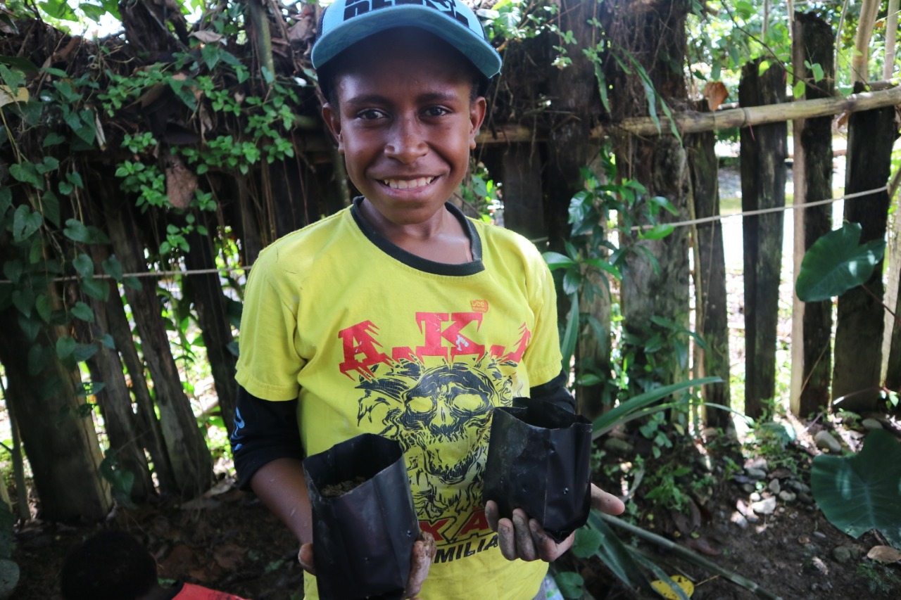 Japance, 13, pemenang lomba presenter cilik di Timika, Papua.