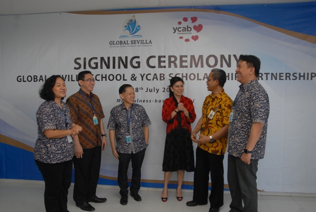 Acara pemberian beasiswa dan nota kesapahaman. 