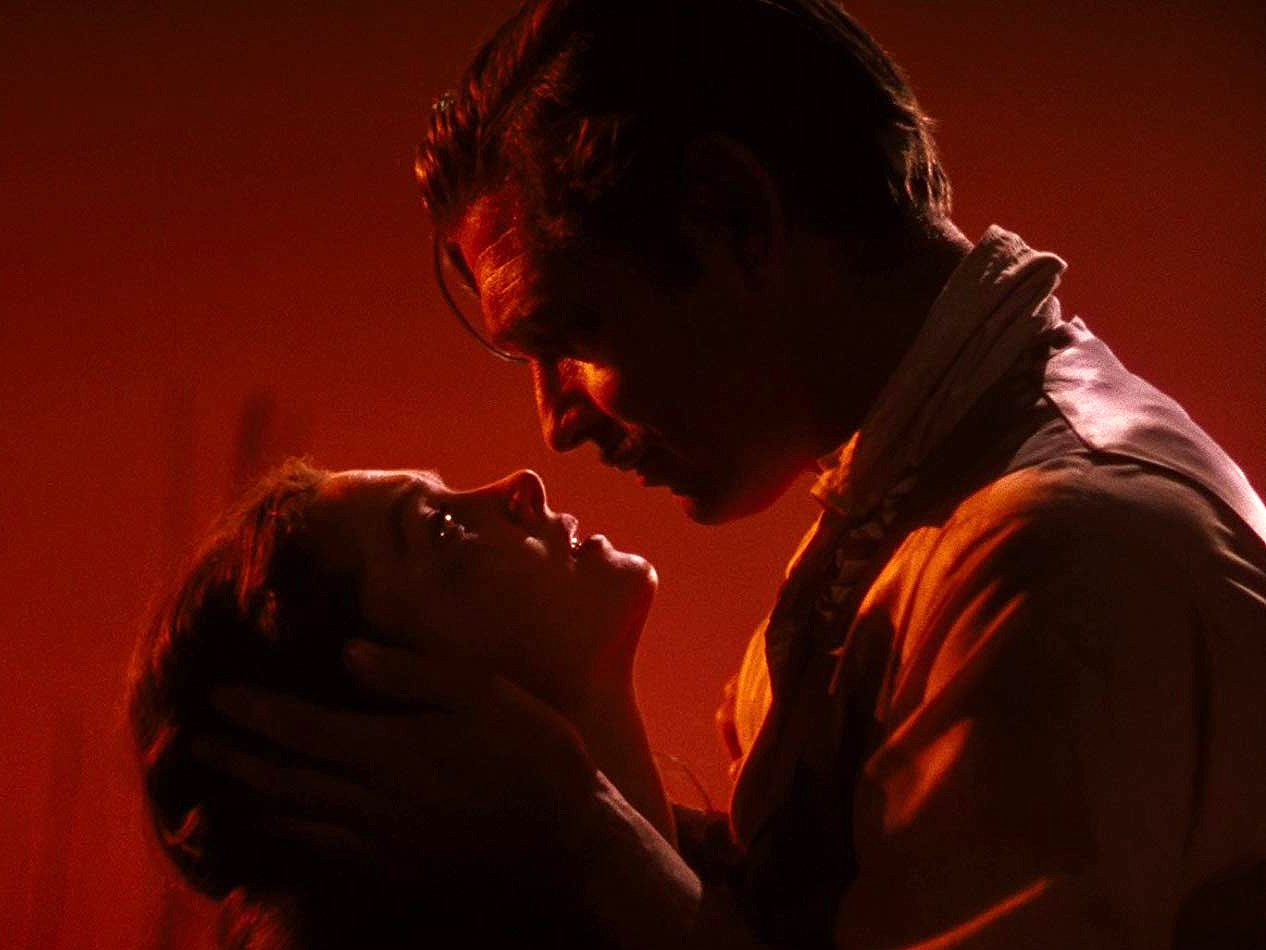 Salah satu adegan ikonik film Gone With the Wind yang dibintangi Clark Gable dan Vivienne Leigh