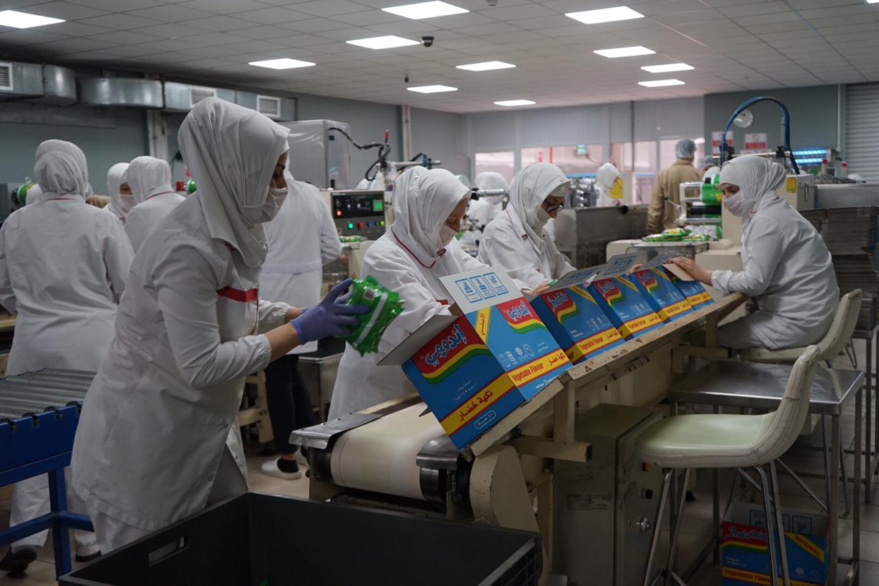 Suasana di pabrik Indomie di Turki