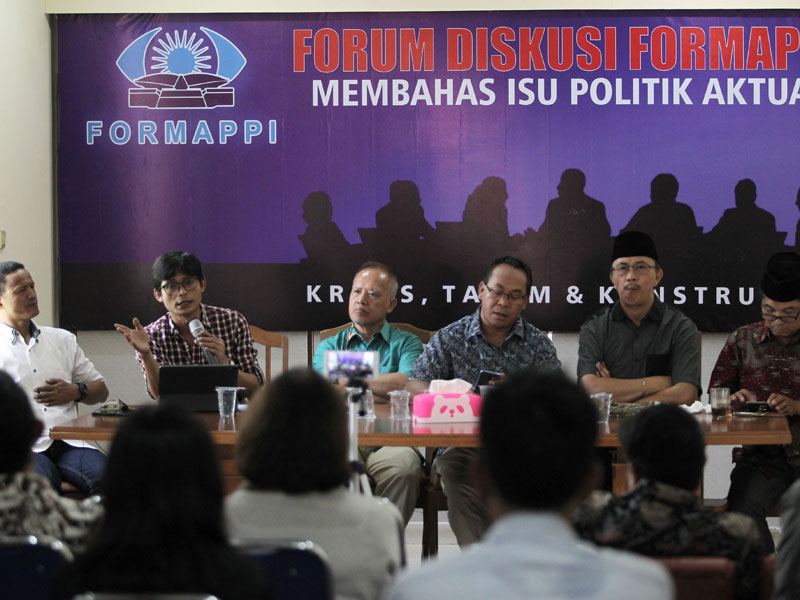 Diskusi bertajuk Mencari Komposisi Kabibet Jokowi di kantor Formappi, Jakarta.