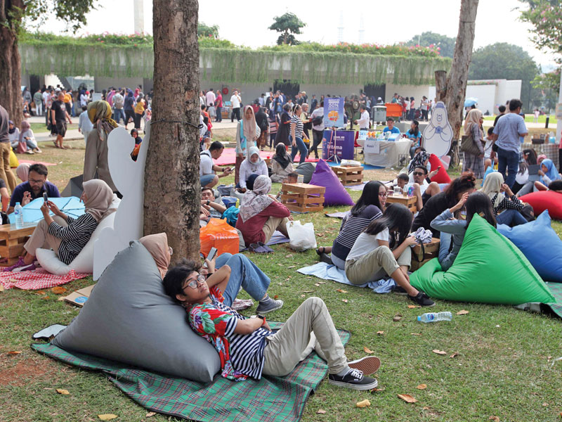 Acara Semasa Piknik di Taman Lapangan Banteng, Di acara itu mereka bisa bersantai di ruang terbuka.