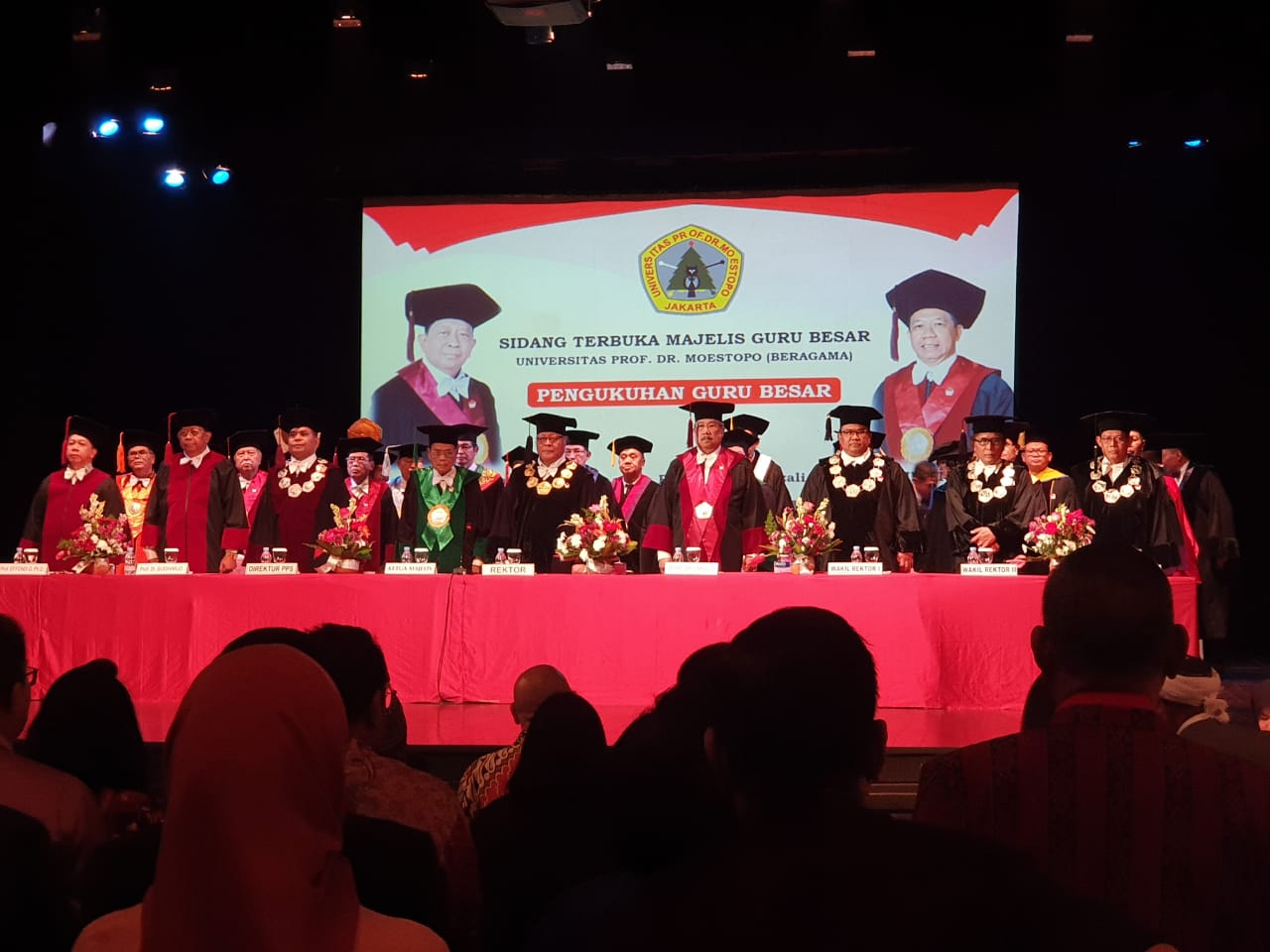 Pengukuhan dua guru besar  Universitas Doktor Moestopo (Beragama) di Jakarta, Selasa (30/7).