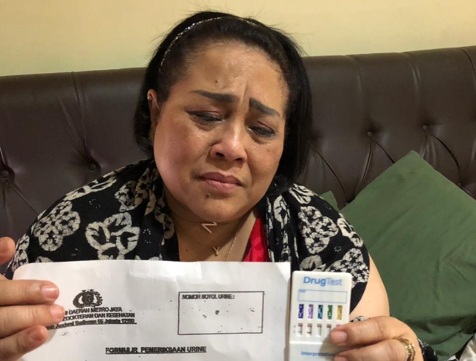 Nunung ditangkap karena narkoba. 