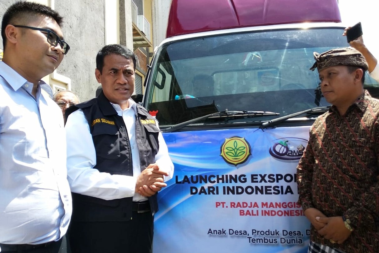 Menteri Pertanian Amran Sulaiman (tengah).