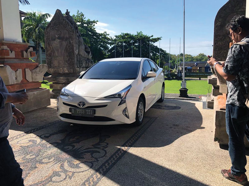 Mobil listrik jenis hibrid (listrik dan mesin) buatan Tim Mobil Listrik ITB.