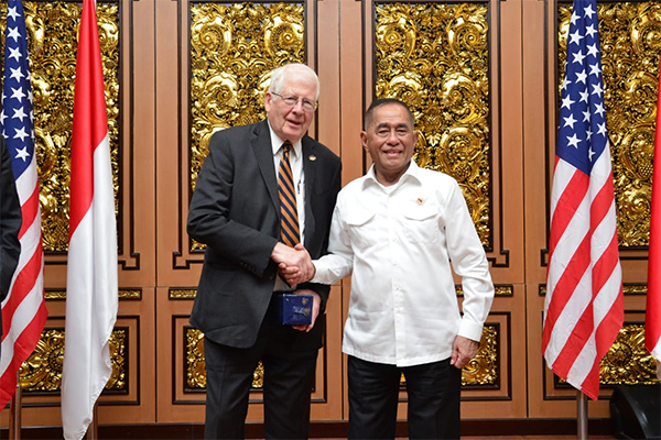 Menhan RI, Ryamizard Ryacudu, saat menerima kunjungan Delegasi Kongres AS House Democracy Partnership (HDP)