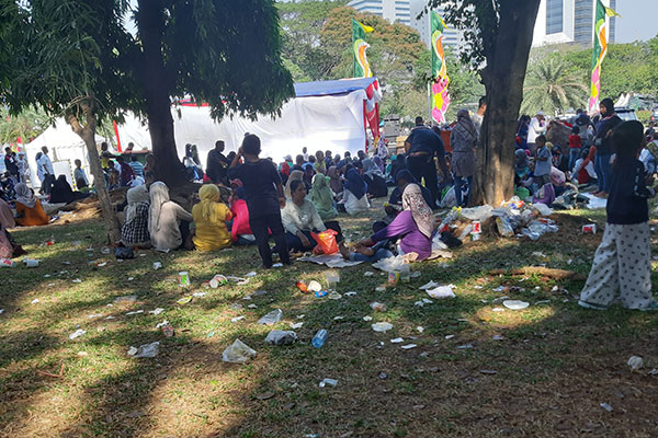Hari terakhir kegiatan Lebaran Betawi sisakan sampah 