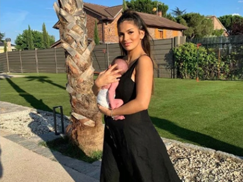 Istri Isco, Sara Salamo