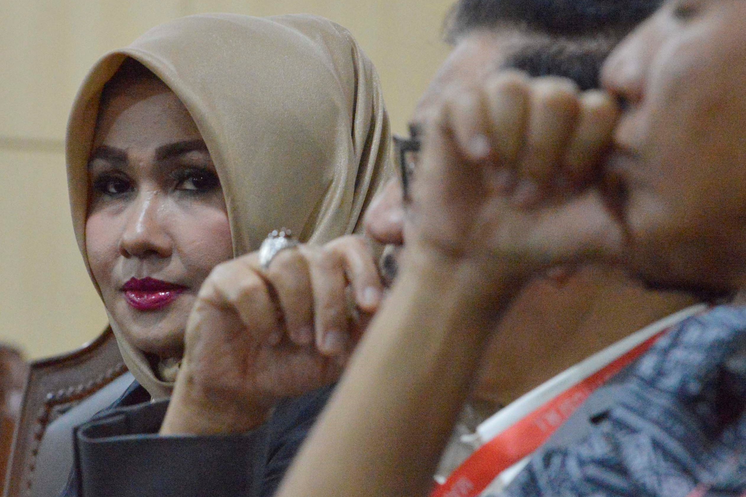 Calon DPD NTB Evi Apita Maya yang digugat karena menggunakan foto hasil edit untuk alat peraga kampanye. 