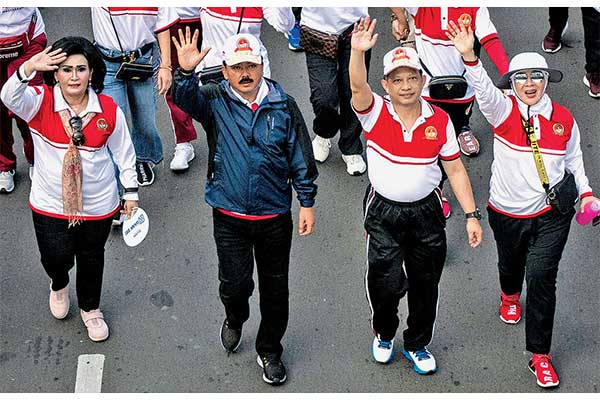 Kapolri Jenderal Tito Karnavian - istri dan Panglima TNI Marsekal Hadi Tjahjanto - istri di HUT ke-73 Bhayangkara.