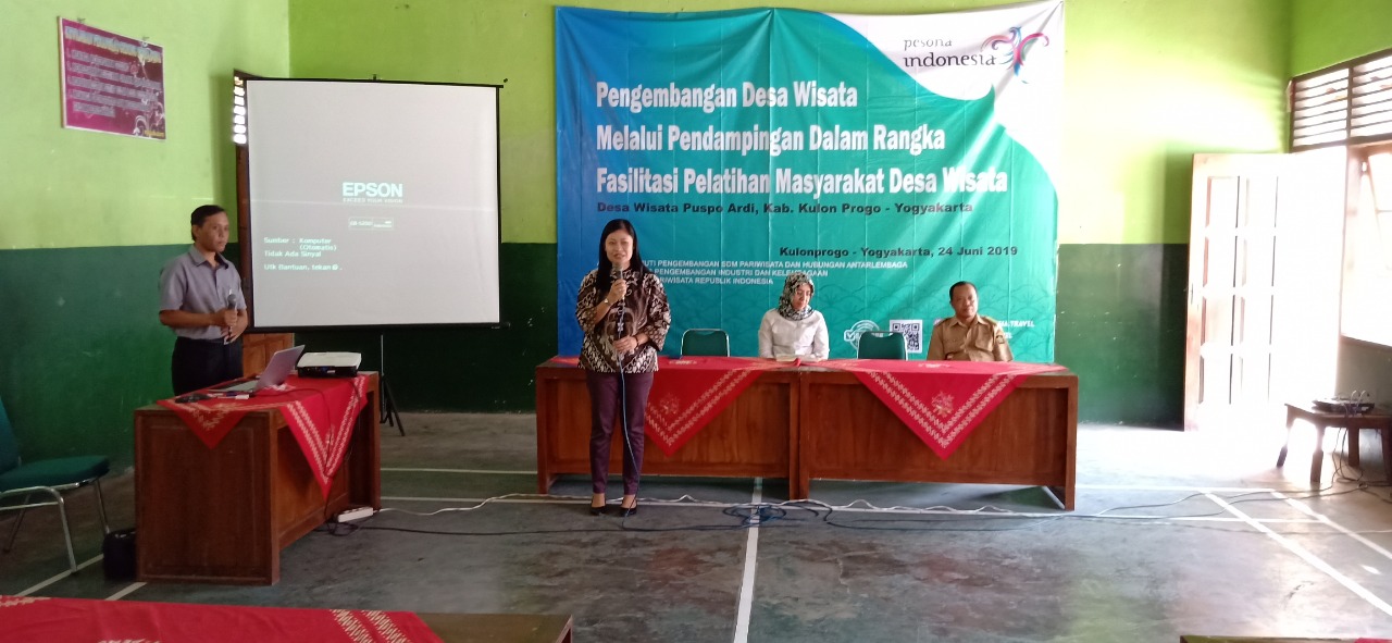 Universitas Bina Sarana Informatika (UBSI) Yogyakarta memberi pembekalan kepada masyarakat Desa Puspo Ardi.