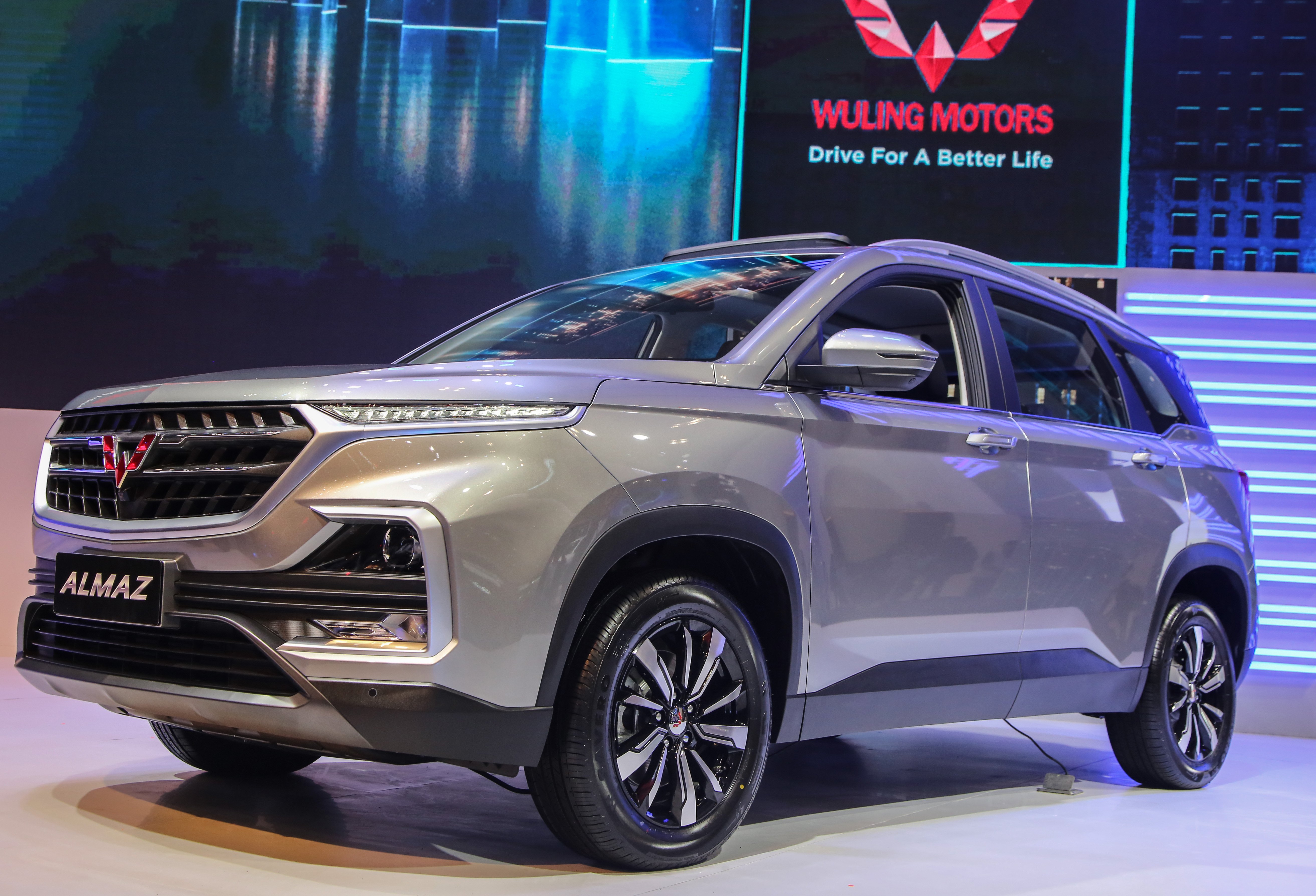  Peluncuran Wuling SUV Almaz