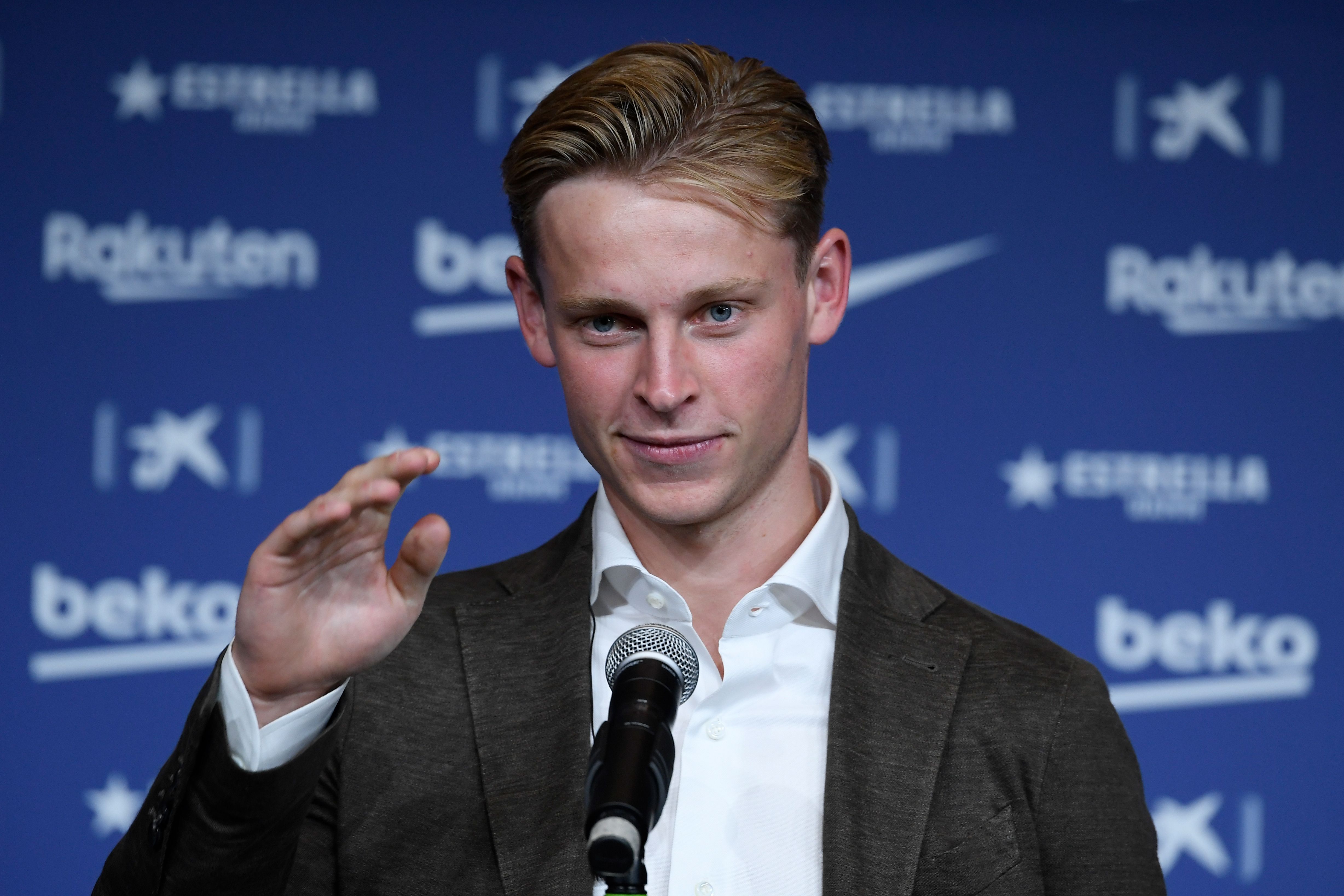 Gelandang Barcelona Frenkie de Jong