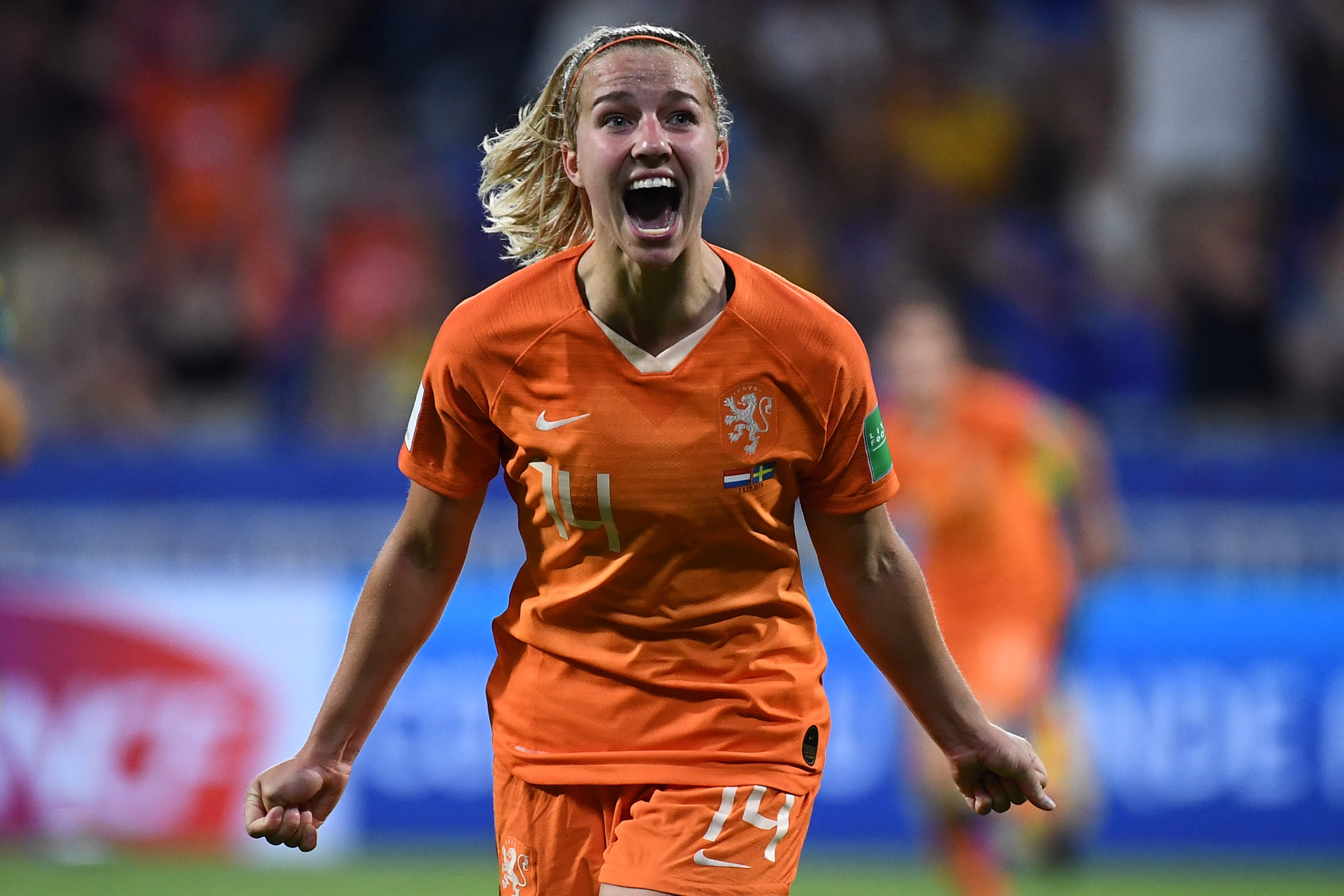 Gelandang Belanda Jackie Groenen melakukan selebrasi usai mencetak gol penentu kemenangan dalam laga semifinal melawan Swedia.