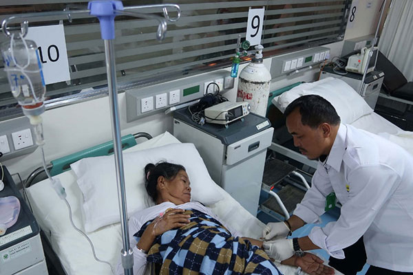 Calon Haji Indonesia sedang menjalankan perawatan kesehatan