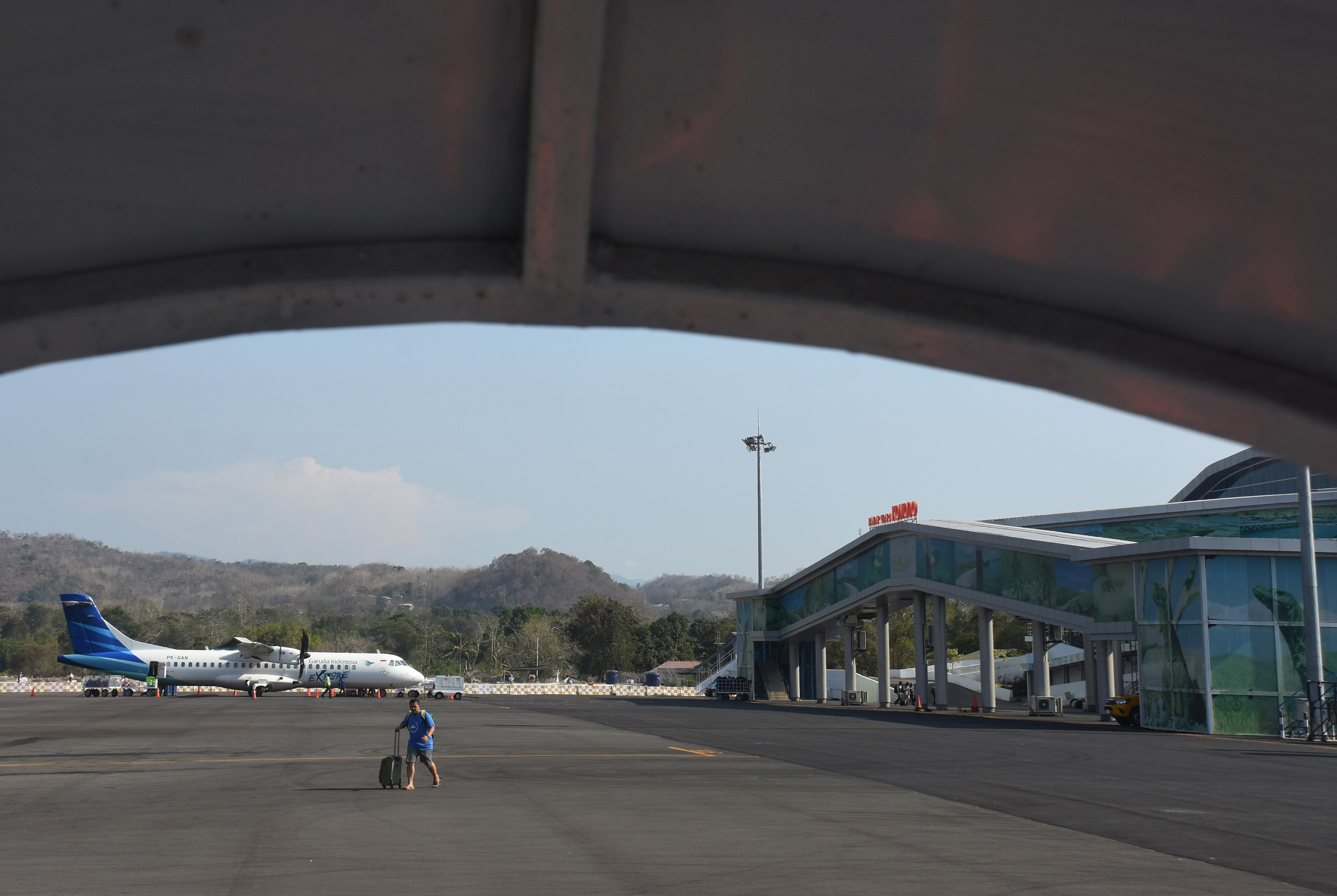 Suasana di apron bandara International Komodo. Nusa Tenggara Barat