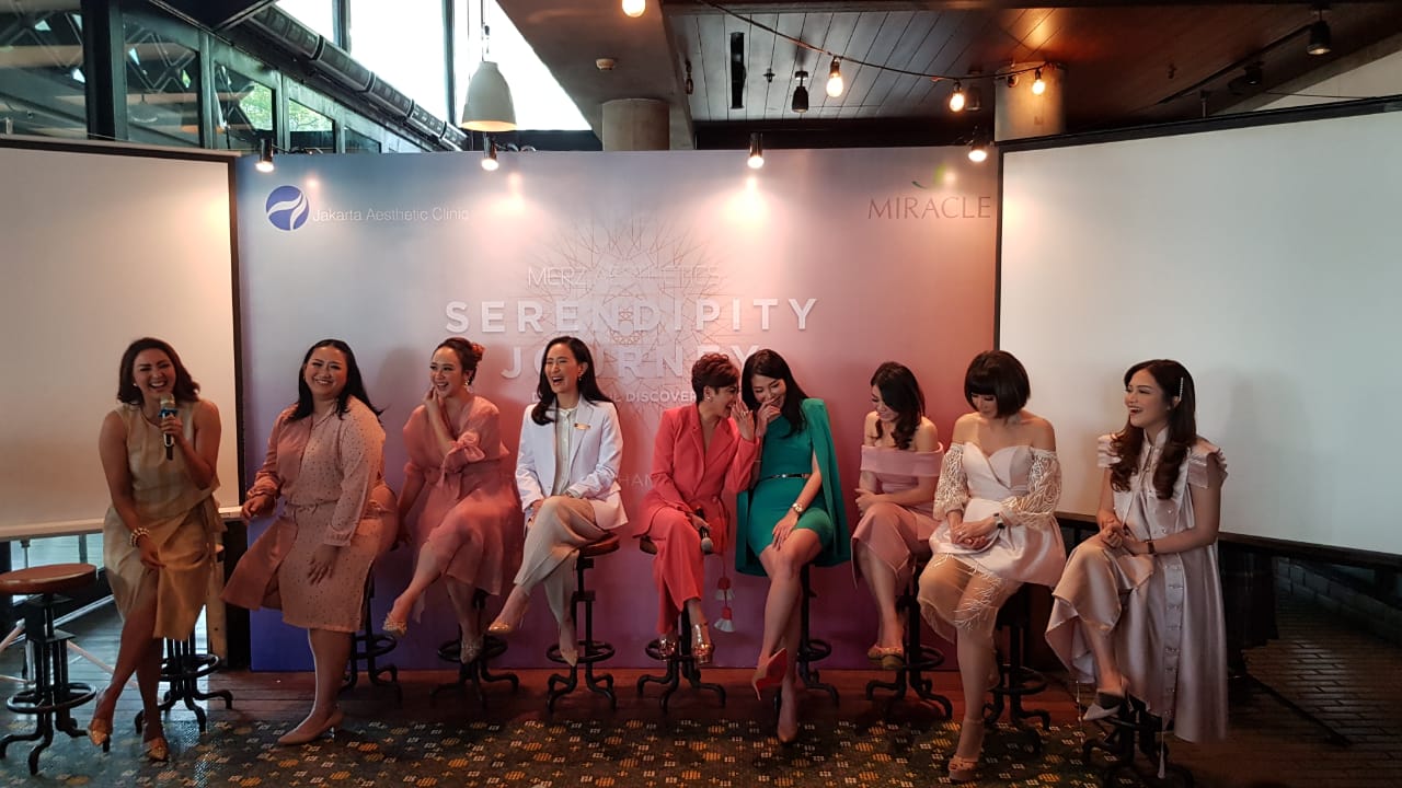 Para squad siap membagi cerita perjalanan mereka dalam menampilkan jati diri dalam kampanye Merz Aesthetics yang berlangsung di 11 negara. 