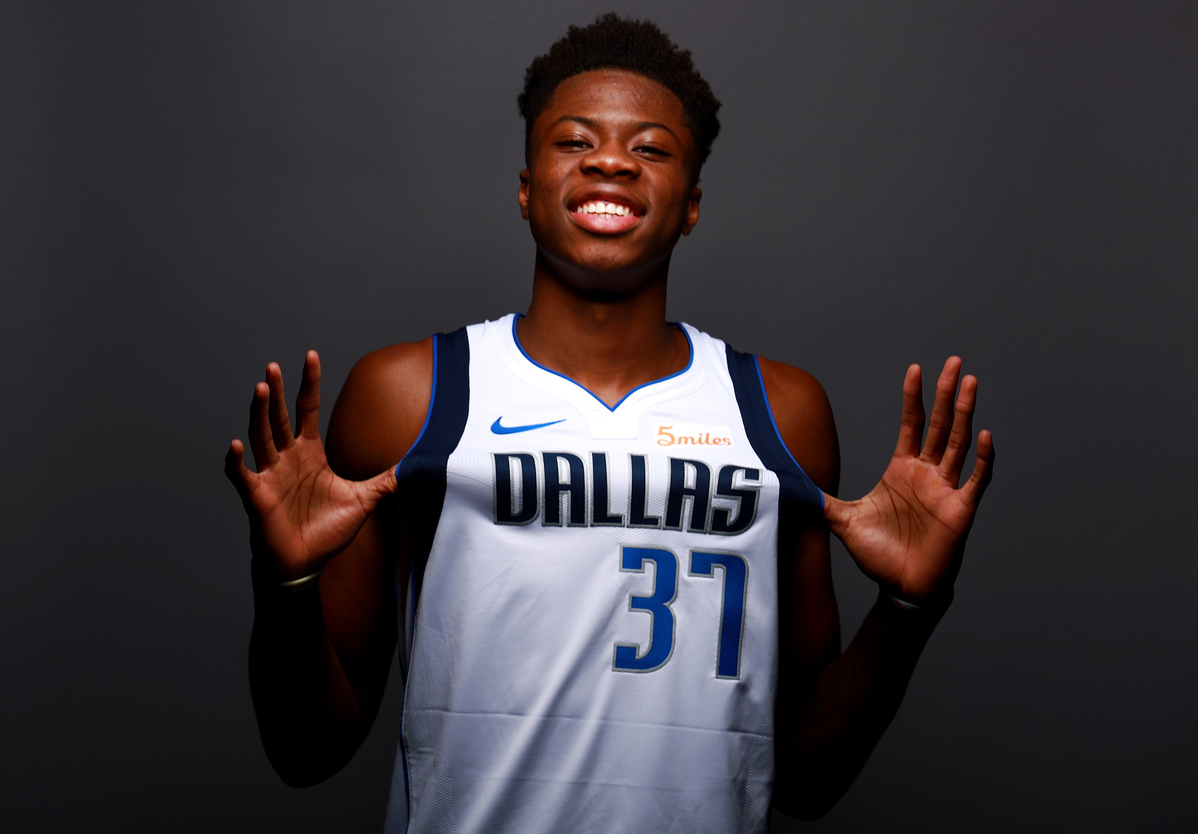 Kostas Antetokounmpo kala berseragam Dallas Mavericks.