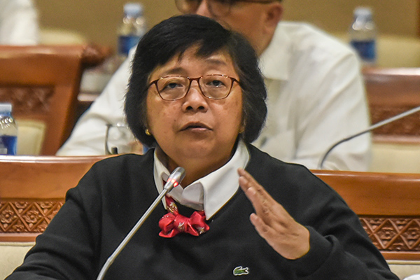 Menteri Lingkungan Hidup dan Kehutanan Siti Nurbaya