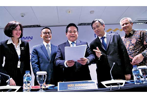 (Dari kiri) Direktur Hubungan Kelembagaan Bank Mandiri Alexandra Askandar, Direktur Manajemen Risiko Ahmad Siddik Badruddin, Direktur Bisnis