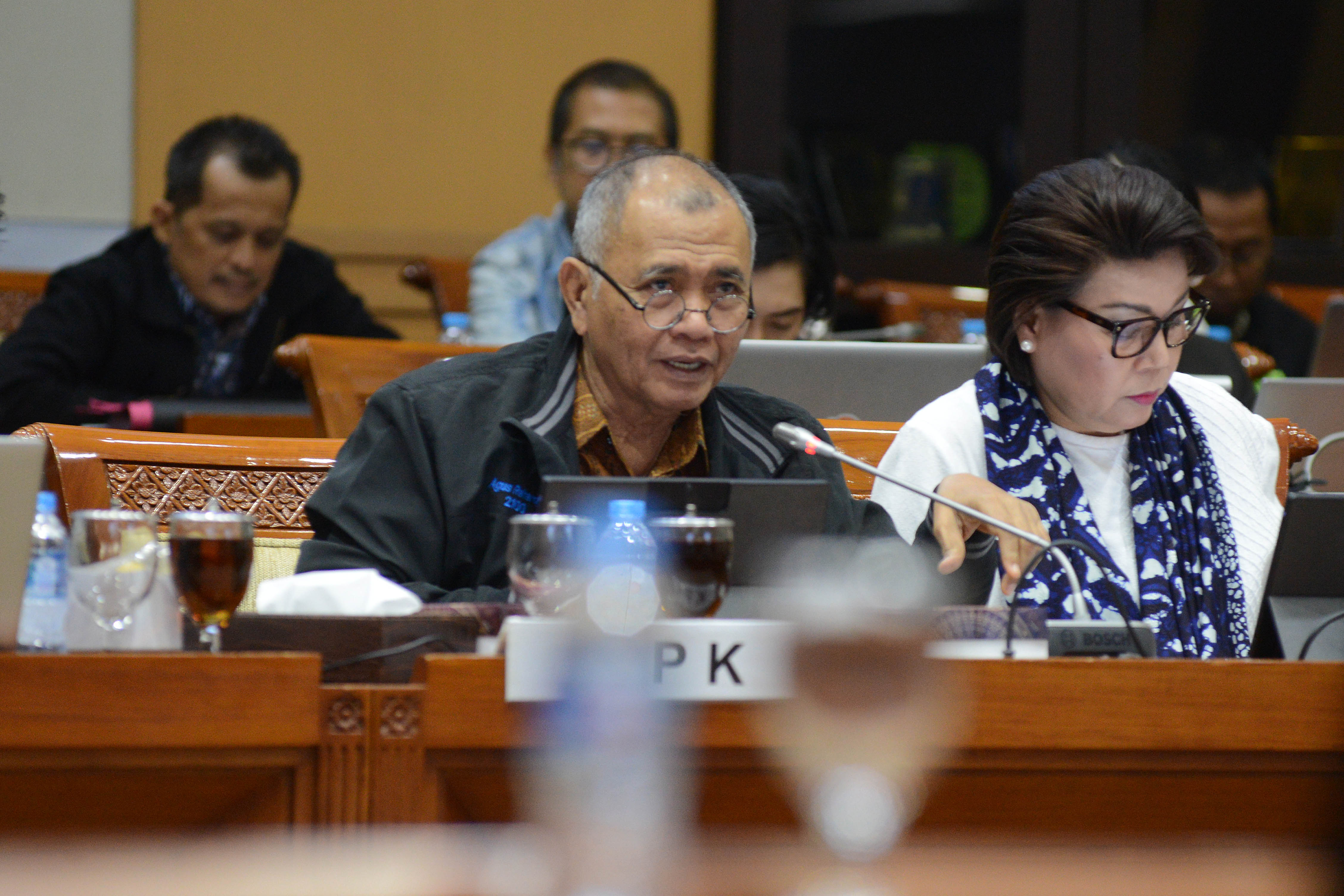 Ketua Komisi Pemberantasan Korupsi (KPK) Agus Rahardjo (kiri).