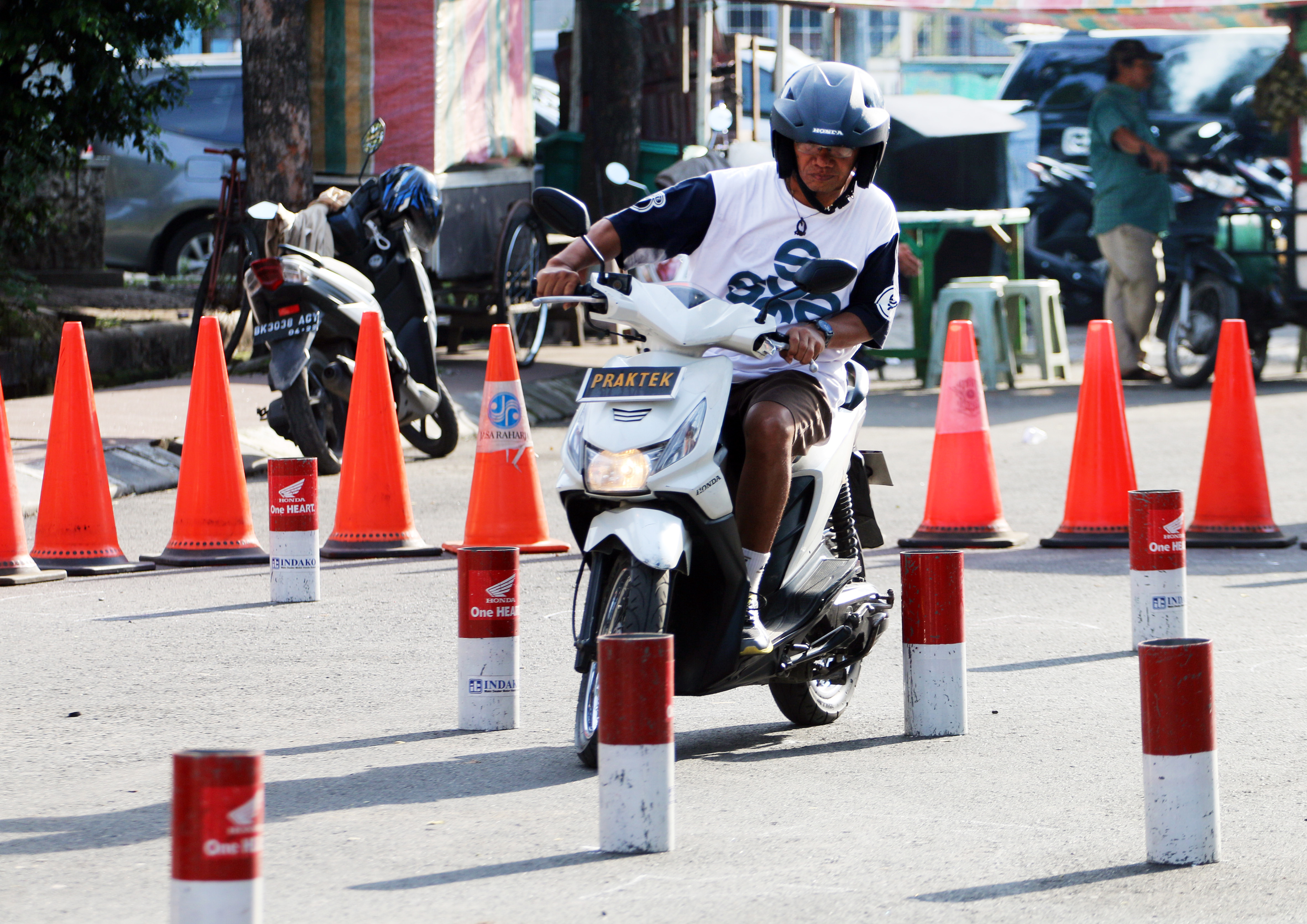  Latihan yang digelar Polrestabes Medan tersebut untuk melihat dan menguji kemampuan warga mengendarai sepeda motor, sebelum mendapatkan SIM