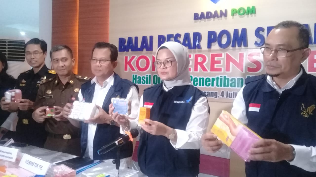 Banyak Produk Kosmetik Ilegal Berbahaya Dijual Secara Daring