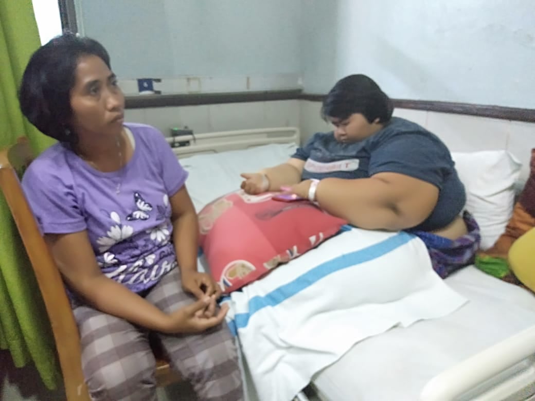 Yunita Maulida,19, gadis penderita obesitas dengan berat 142 kilogram meninggal dunia, Rabu (3/7) akibat gagal jantung. 