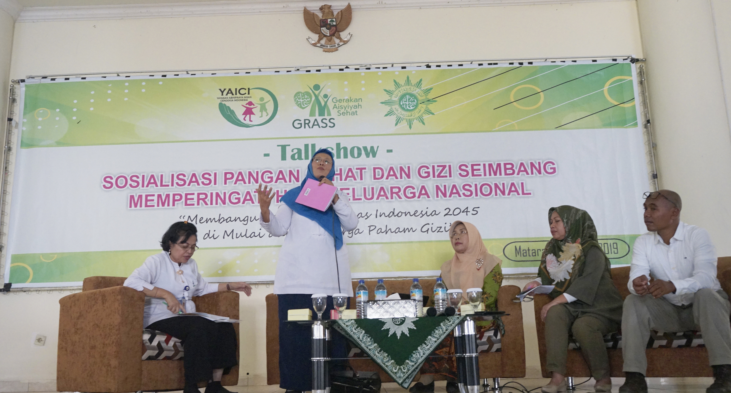 Kepala Dinas Kesehatan Kesehatan NTB dr. Nurhandini Eka Dewi saat memaparkan tentang kental manis di Mataram, Senin (15/7). 