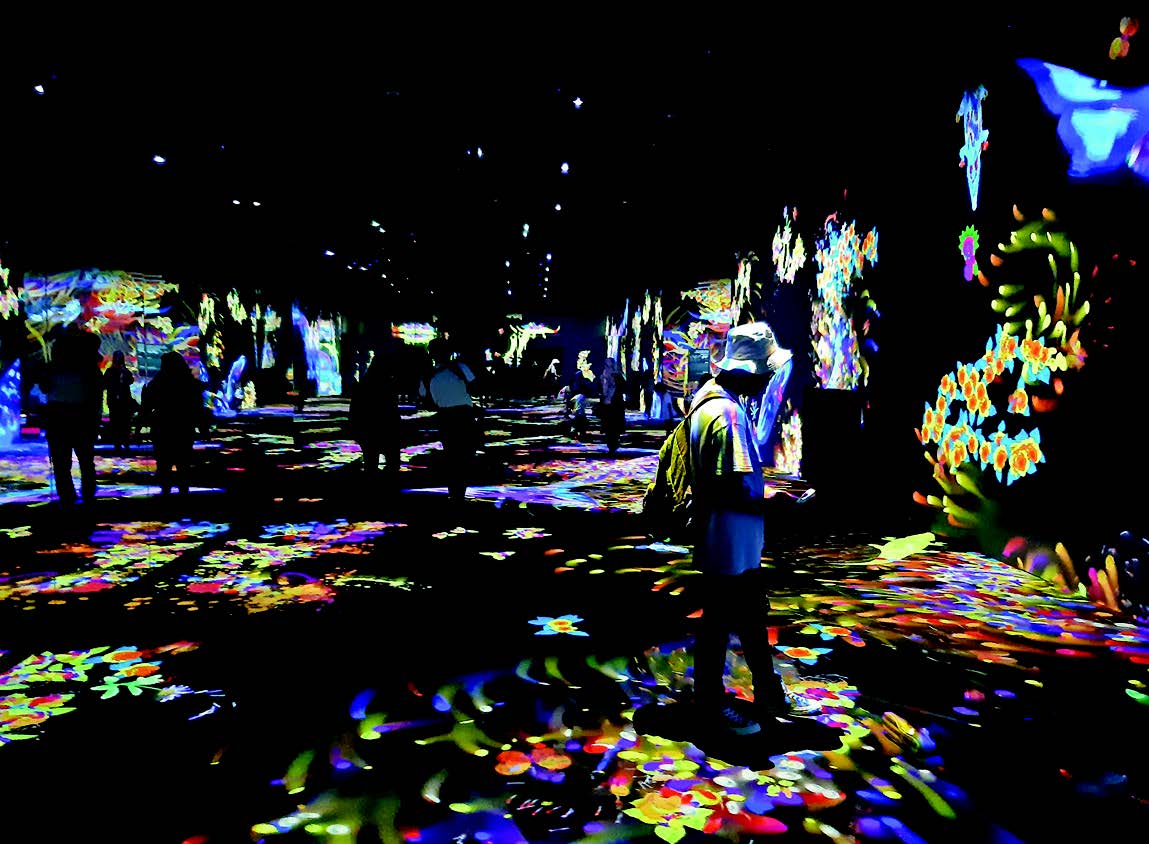 Berbagai instalasi Future Park Jakarta, di Mal Gandaria City. Dalam sehari, pertunjukan dibagi dalam 8 waktu, mulai yang terpagi pukul 10.00