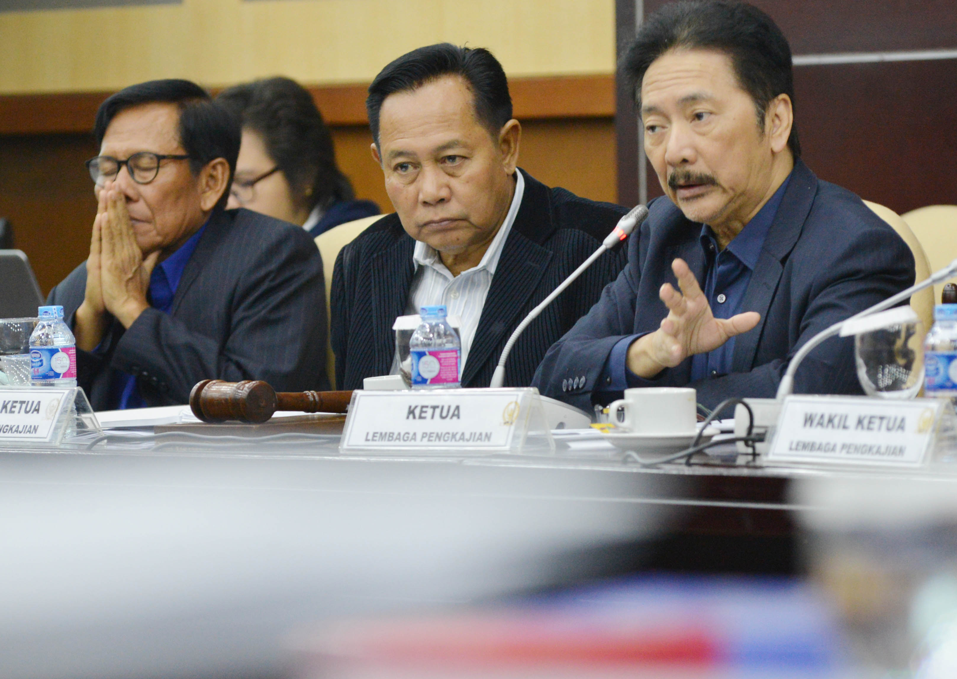 Wakil Ketua Lembaga Pengkajian MPR RI Syamsul Bahri (tengah)