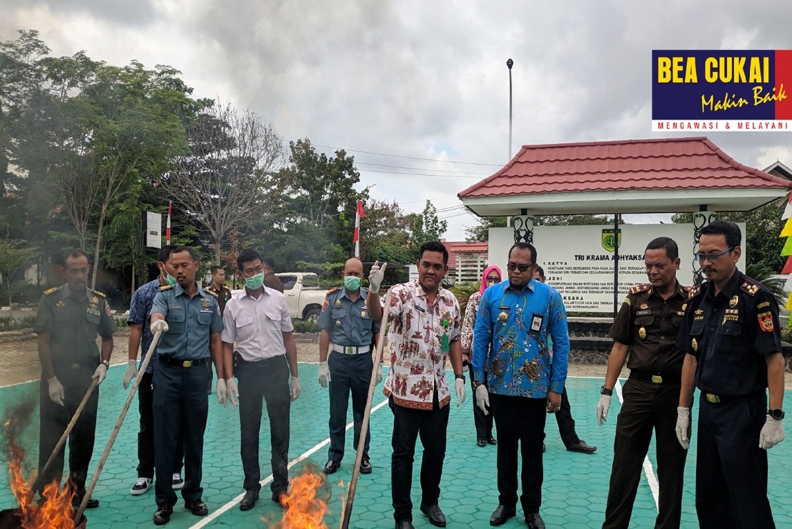 Bea Cukai Sangatta dan Kejari Kutai Timur Musnahkan Barang Ilegal