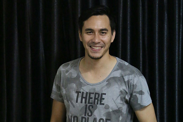 model, aktor, pemain TV, manajer futsal dan presenter olahraga kelahiran Indonesia dari Swiss.