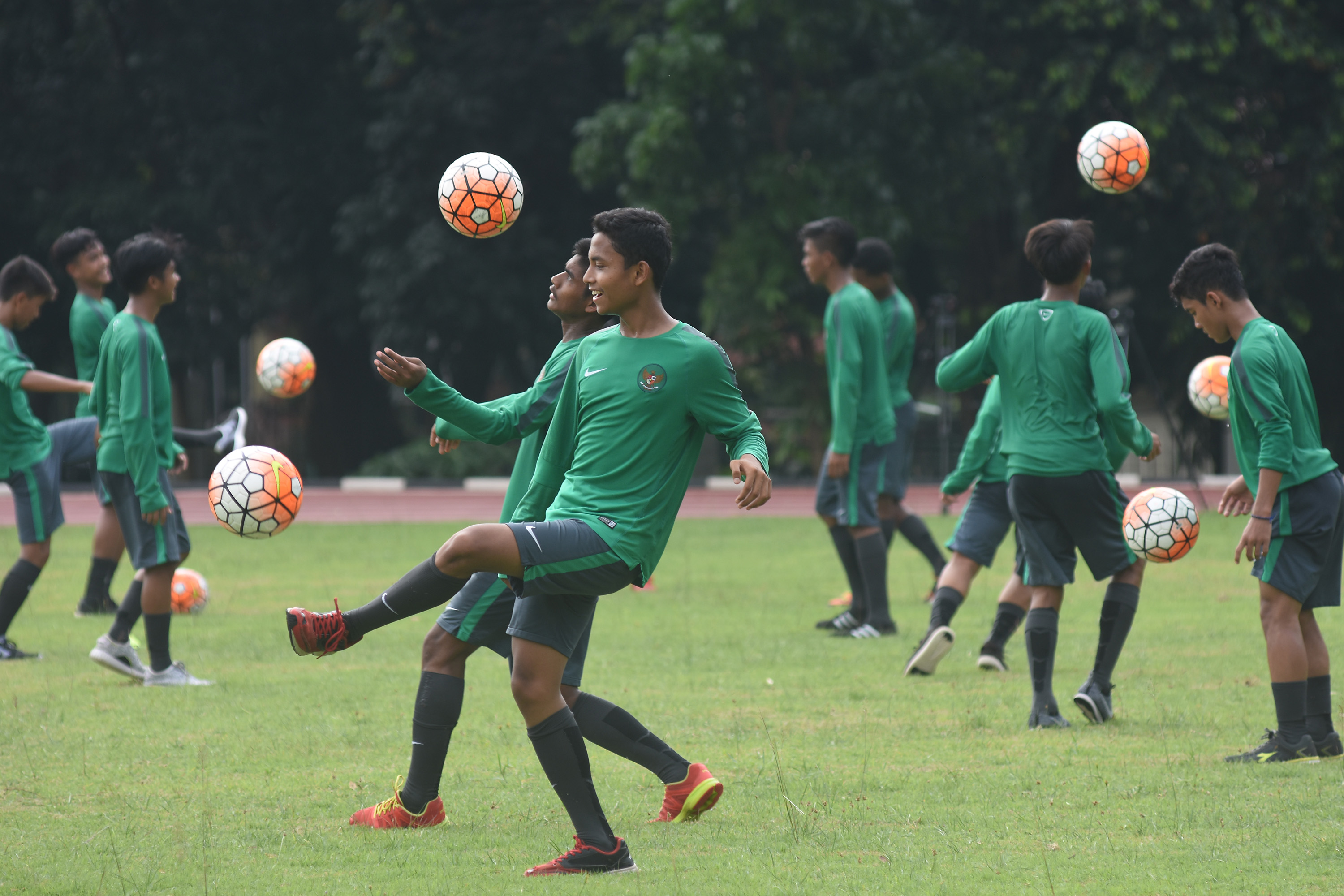  Sejumlah pemain Timnas U-15 mengikuti latihan di Stadion Atang Sutresna, Cijantung, Jakarta.