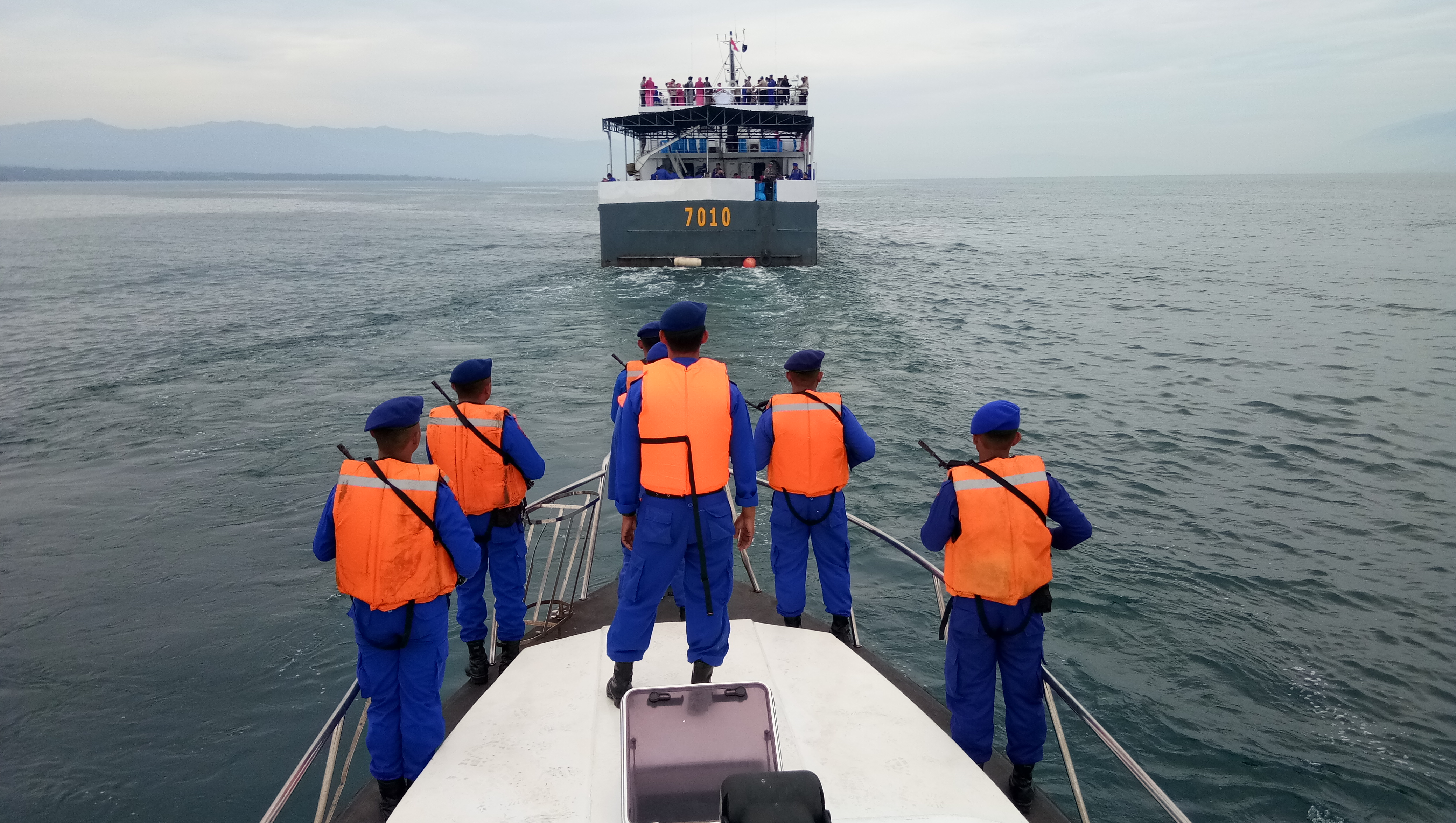 Kenang Polisi Korban Tsunami, Kapolda Sulteng Tabur Bungadi Tengah Laut.