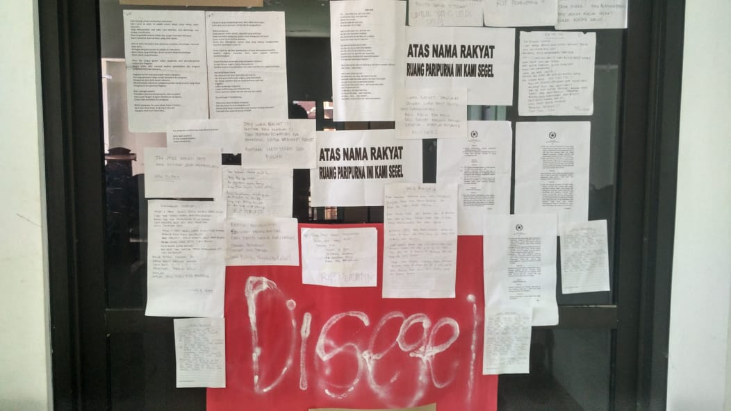 THL Kembali Segel Ruang Paripurna DPRD Nagekeo