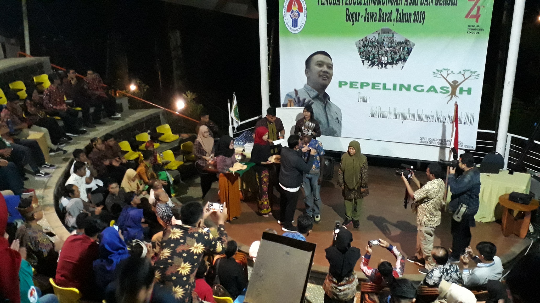  Menpora Nahrawi membuka pembekalan di acara Pepelingasih di Camp Hulu Cai, Ciawi, Bogor, Selasa (9/7).