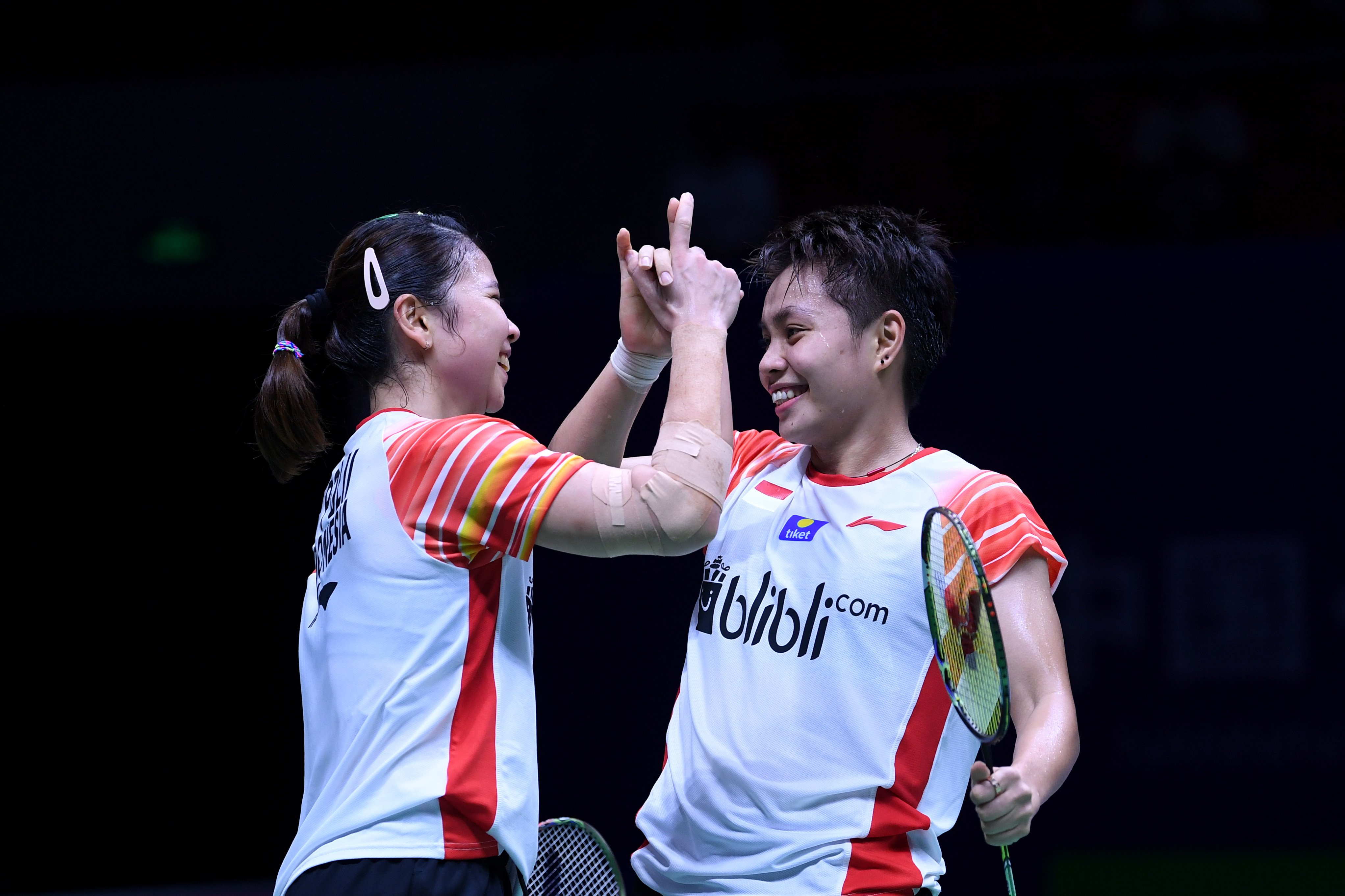 Ganda putri Indonesia Greysia Polii (kiri) dan Apriyani Rahayu