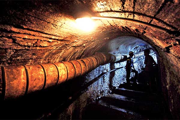 Tambang bekas batu bara Ombilin Sawahlunto yang dibangun pada 1898 di masa Pemerintahan Hindia Belanda