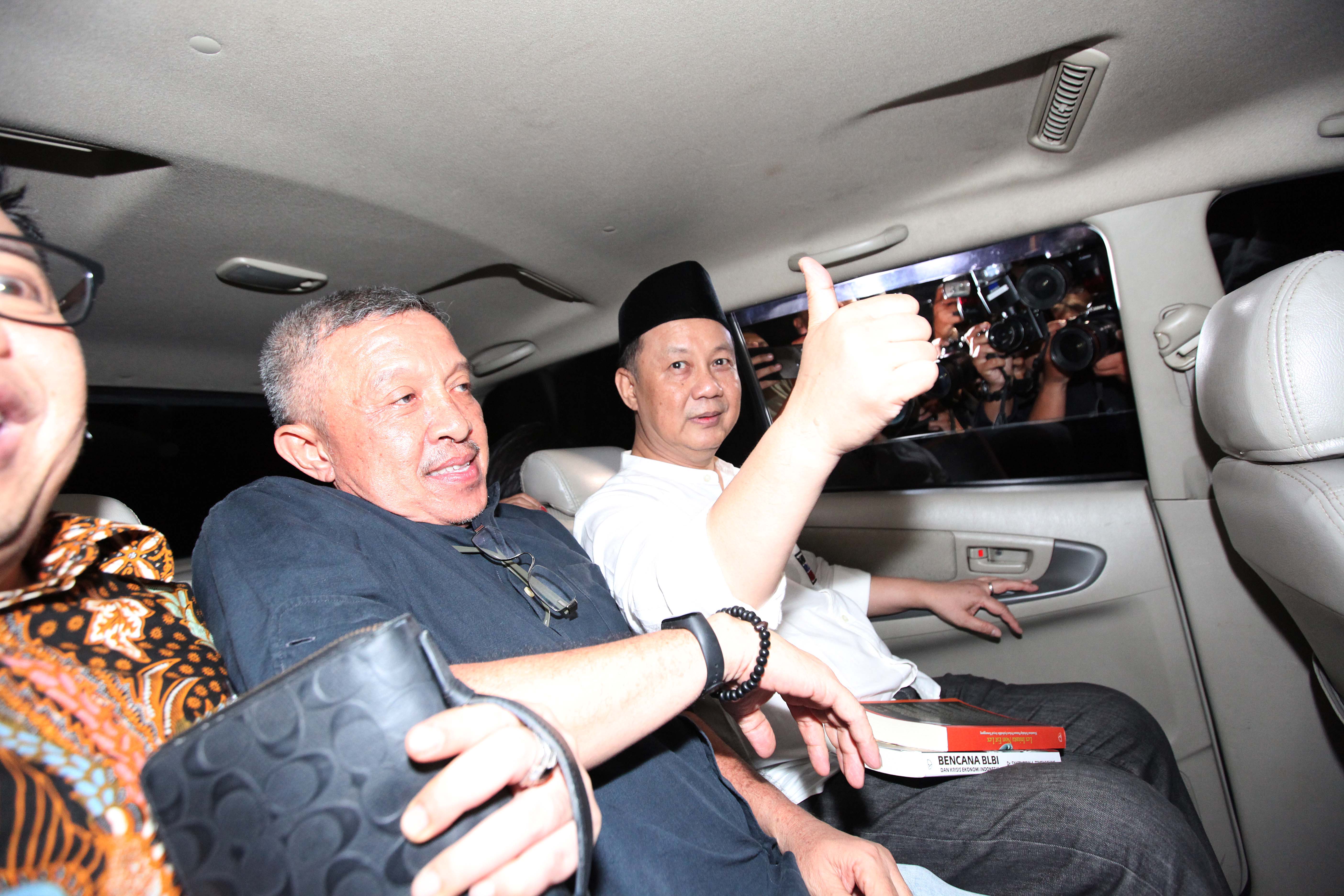 Momen Syafruddin Arsyad Temenggung keluar dari rumah tahanan K-4 KPK 