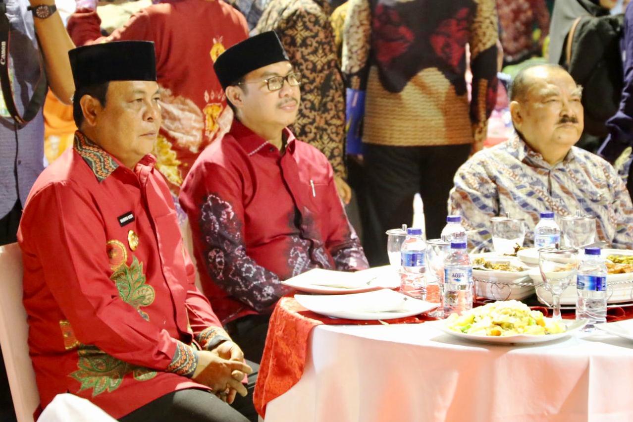 Kepala BKKBN Hasto Wardoyo (tengah).