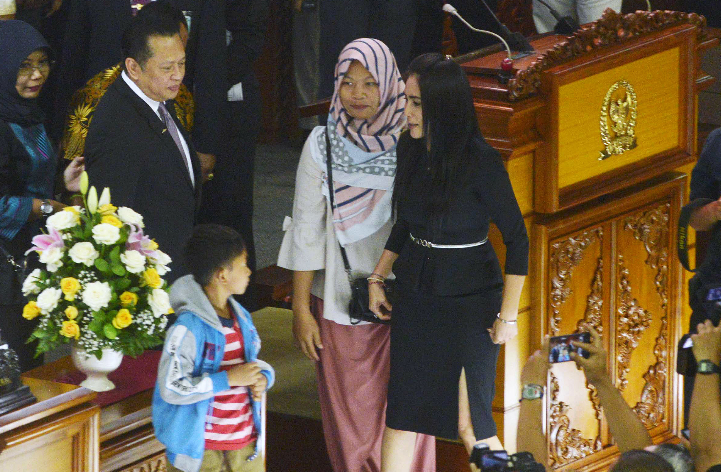 Baiq Nuril saat diterima oleh pimpina DPR usai disetujuinya rekomendasi pemberian amnesti